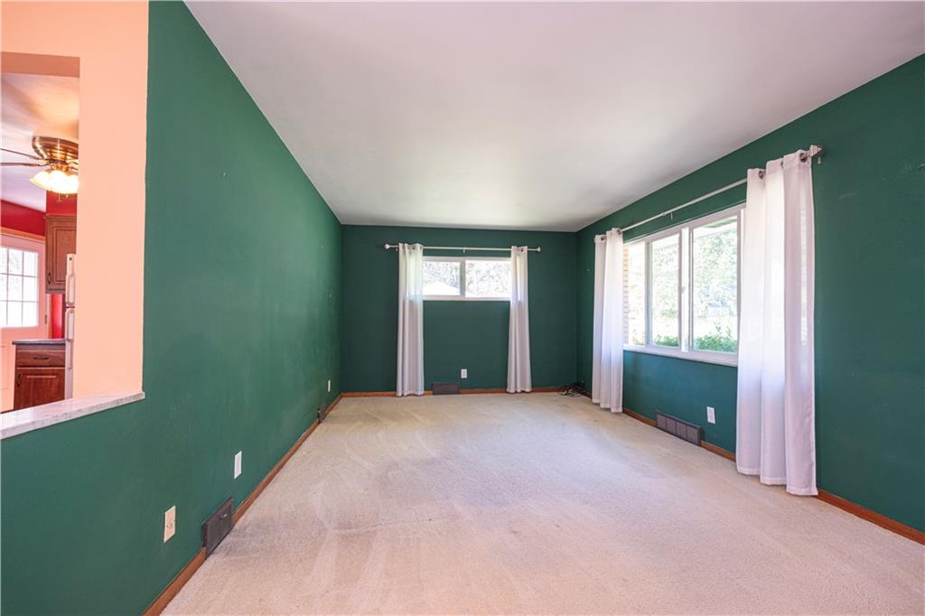 333 Rolshouse Road Pittsburgh, PA 15237 - Photo 3 of 25 Gallery Image 3