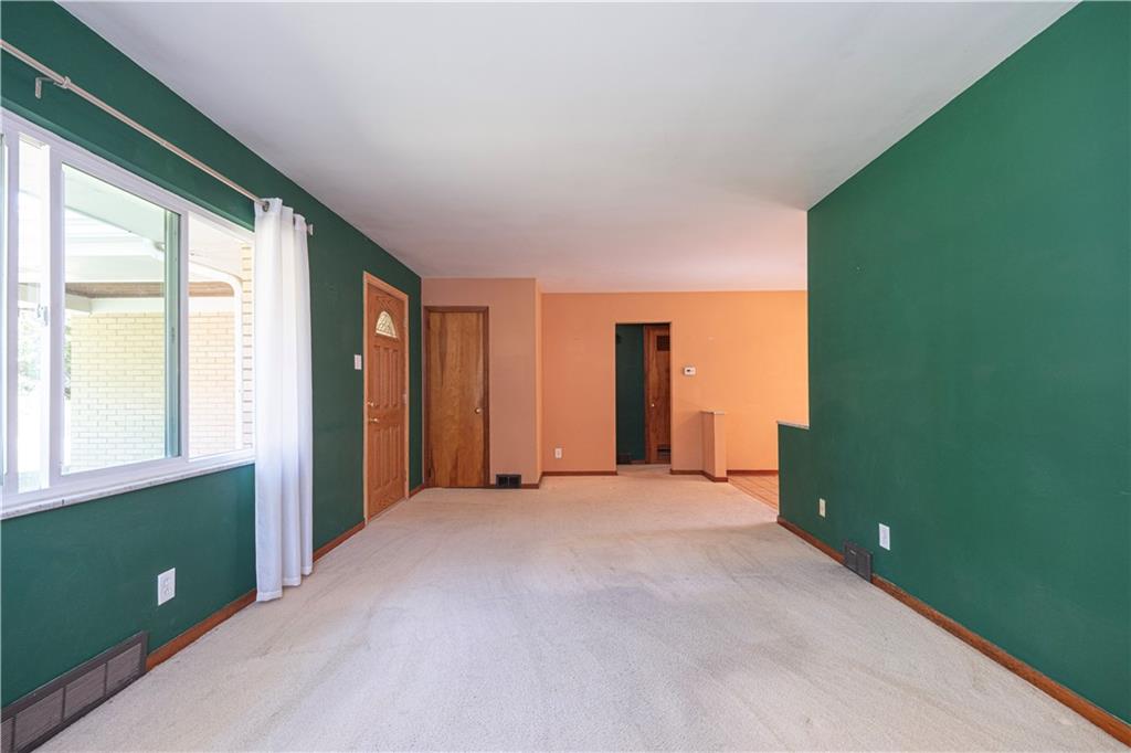 333 Rolshouse Road Pittsburgh, PA 15237 - Photo 4 of 25 Gallery Image 4