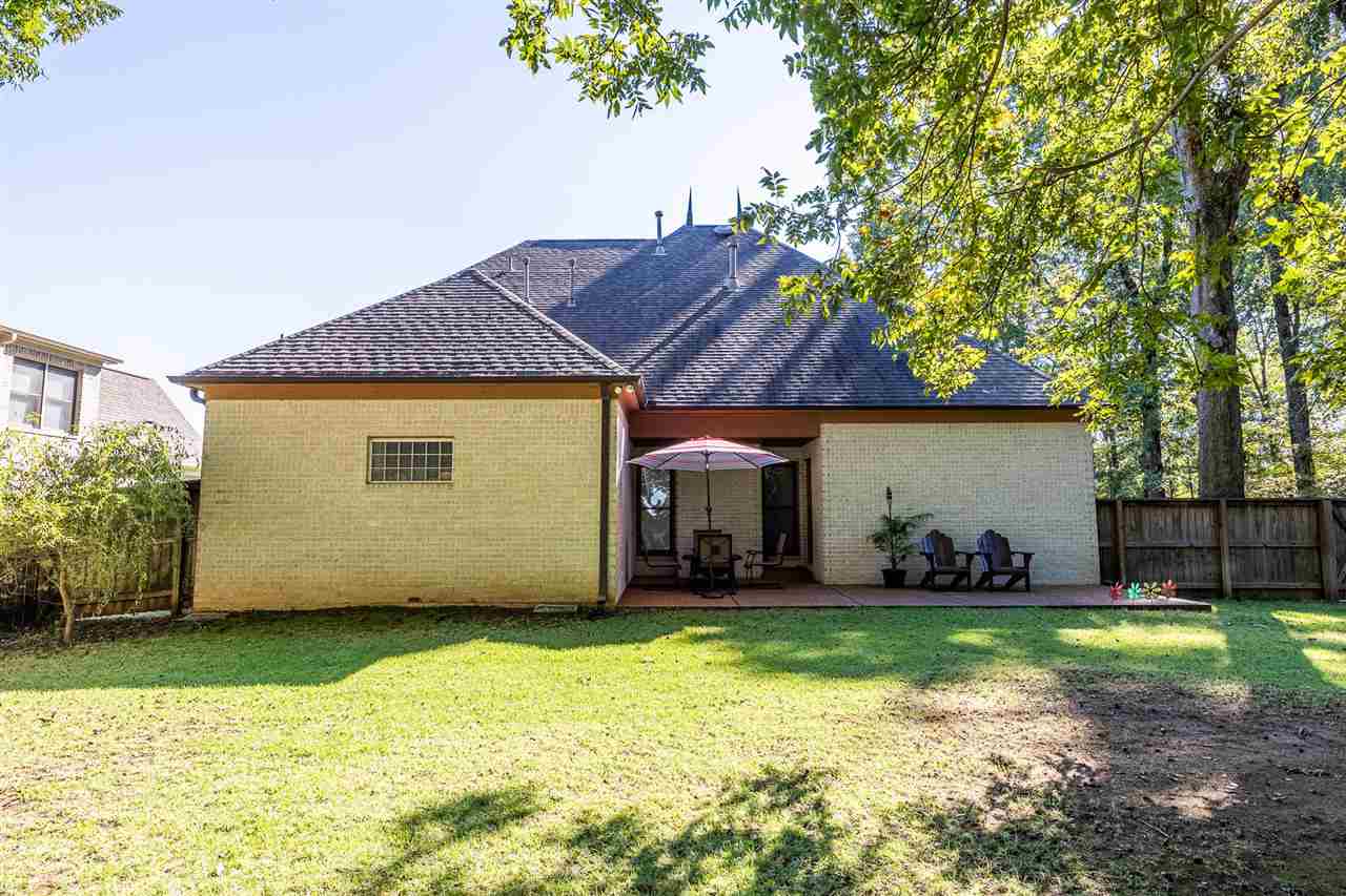 853 Deep Woods Road Collierville, TN 38017 - Photo 22 of 24 a view of a house with backyard and garden