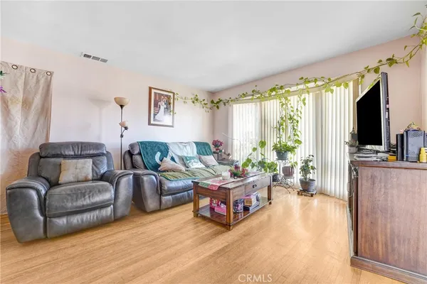 $799,900 | 2200 West Hardy Street, Inglewood, CA 90305