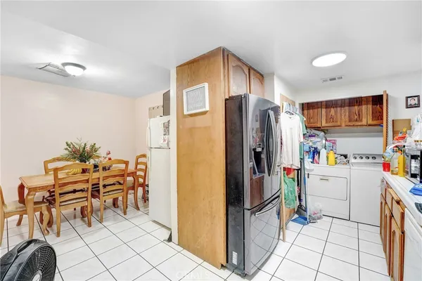 $799,900 | 2200 West Hardy Street, Inglewood, CA 90305