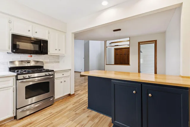 $369,000 | 491 Sterling Street South, Maplewood, MN 55119