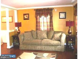 532 Holmes Road Morton, PA 19070 - Photo 3 of 12 Living Room