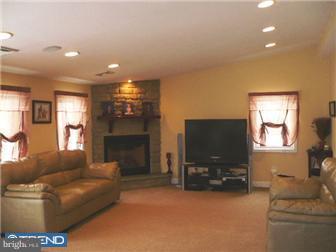 532 Holmes Road Morton, PA 19070 - Photo 8 of 12 Great Room