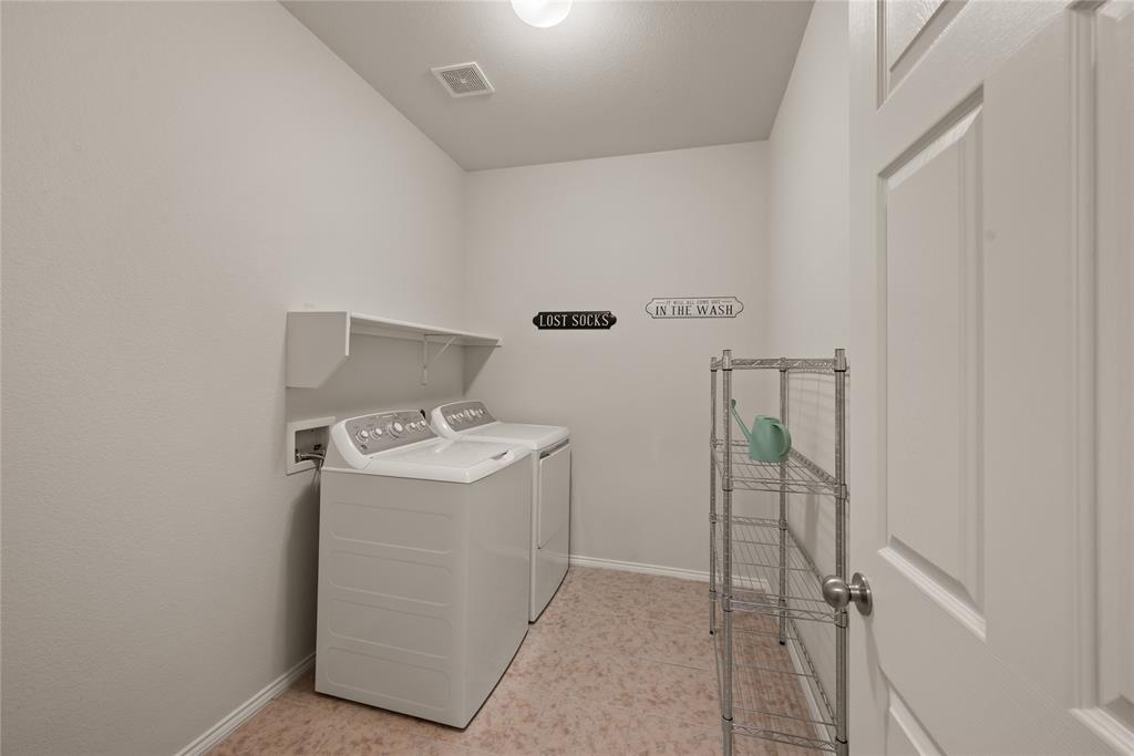 537 Running Water Trail Fort Worth, TX 76131 - Photo 24 of 31 a utility room with dryer and washer