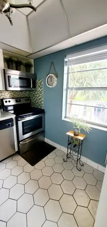 $1,450 | 1010 Country Club Drive, Unit 206, Margate, FL 33063