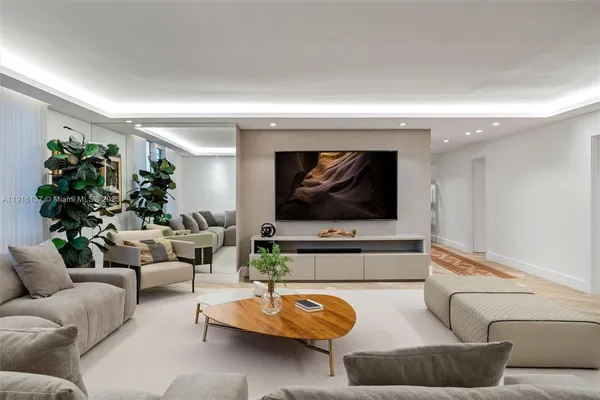 $29,000 | 2301 Collins Avenue, Unit 1432, Miami Beach, FL 33139