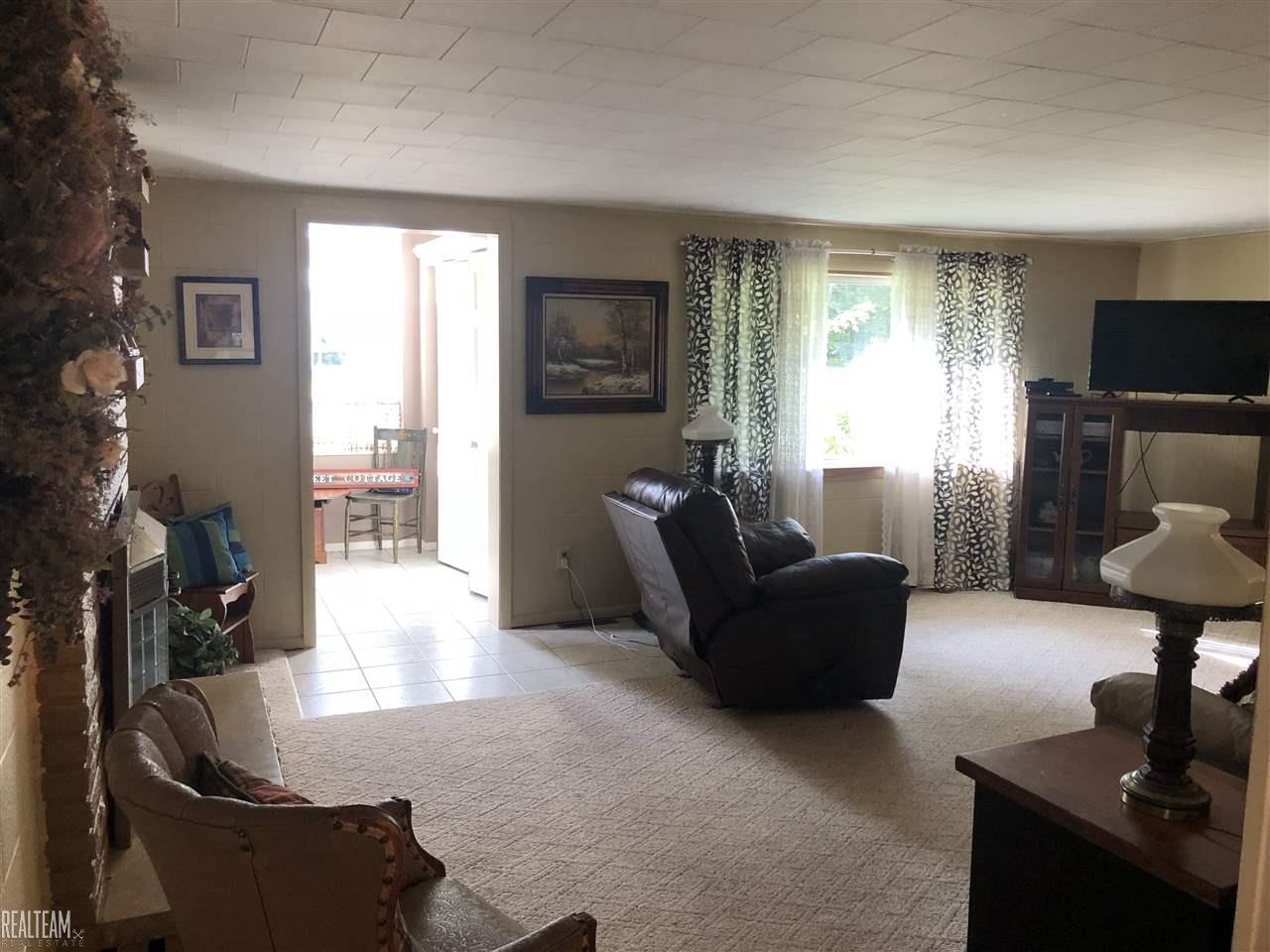302 Roscommon Road Roscommon, MI 48653 - Photo 3 of 25 31359723-2.JPG