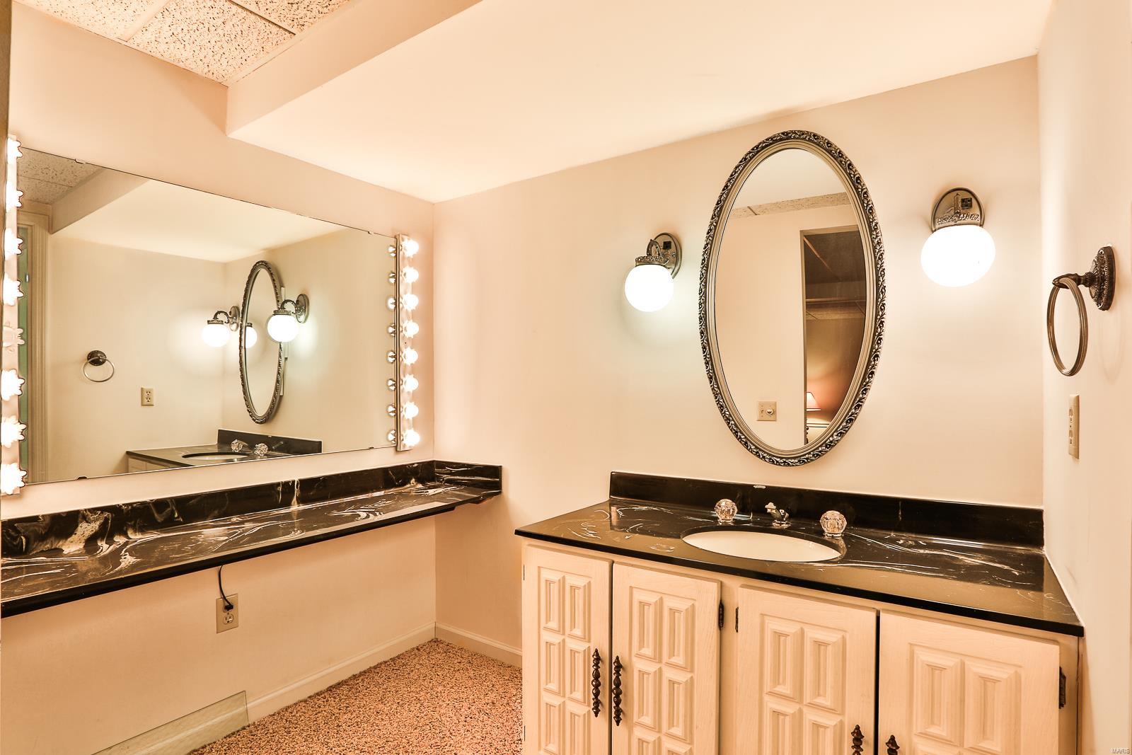 15975 Trowbridge Road Chesterfield, MO 63017 - Photo 33 of 38 Gallery Image 33