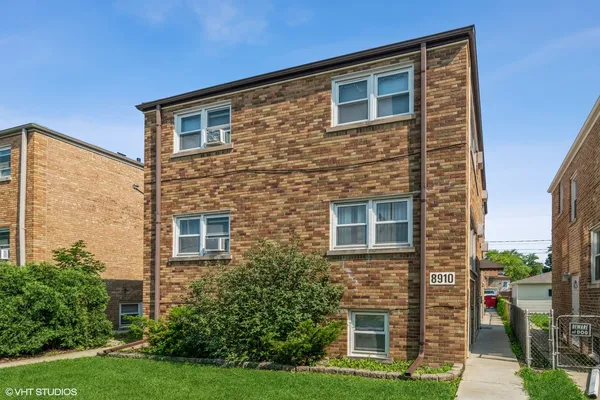 $1,400 | 8910 Grand Avenue, Unit 1S, River Grove, IL 60171