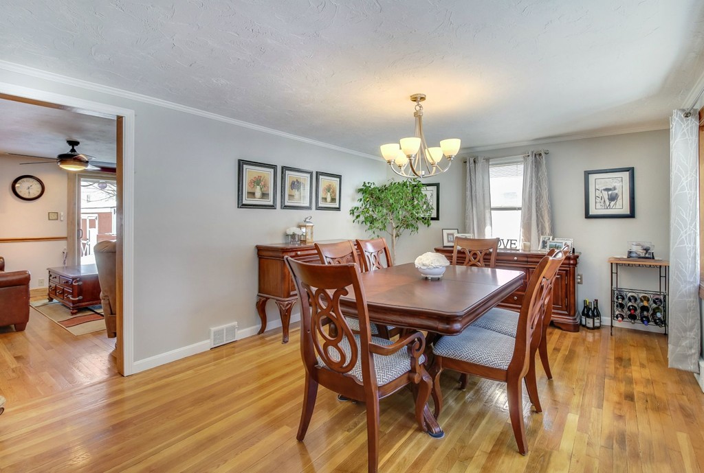30 Hillcroft Road Waltham, MA 02452 - Photo 2 of 25 Gallery Image 2