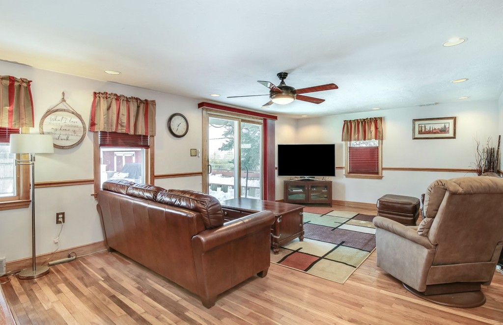30 Hillcroft Road Waltham, MA 02452 - Photo 5 of 25 Gallery Image 5