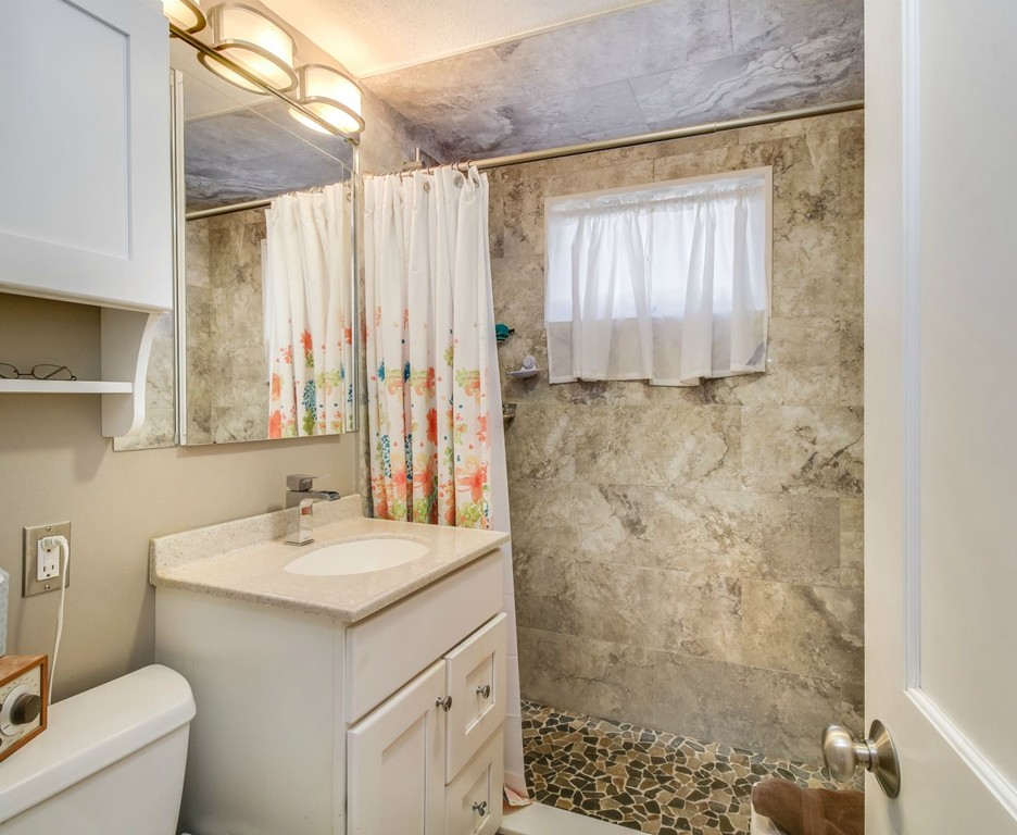 30 Hillcroft Road Waltham, MA 02452 - Photo 8 of 25 Gallery Image 8