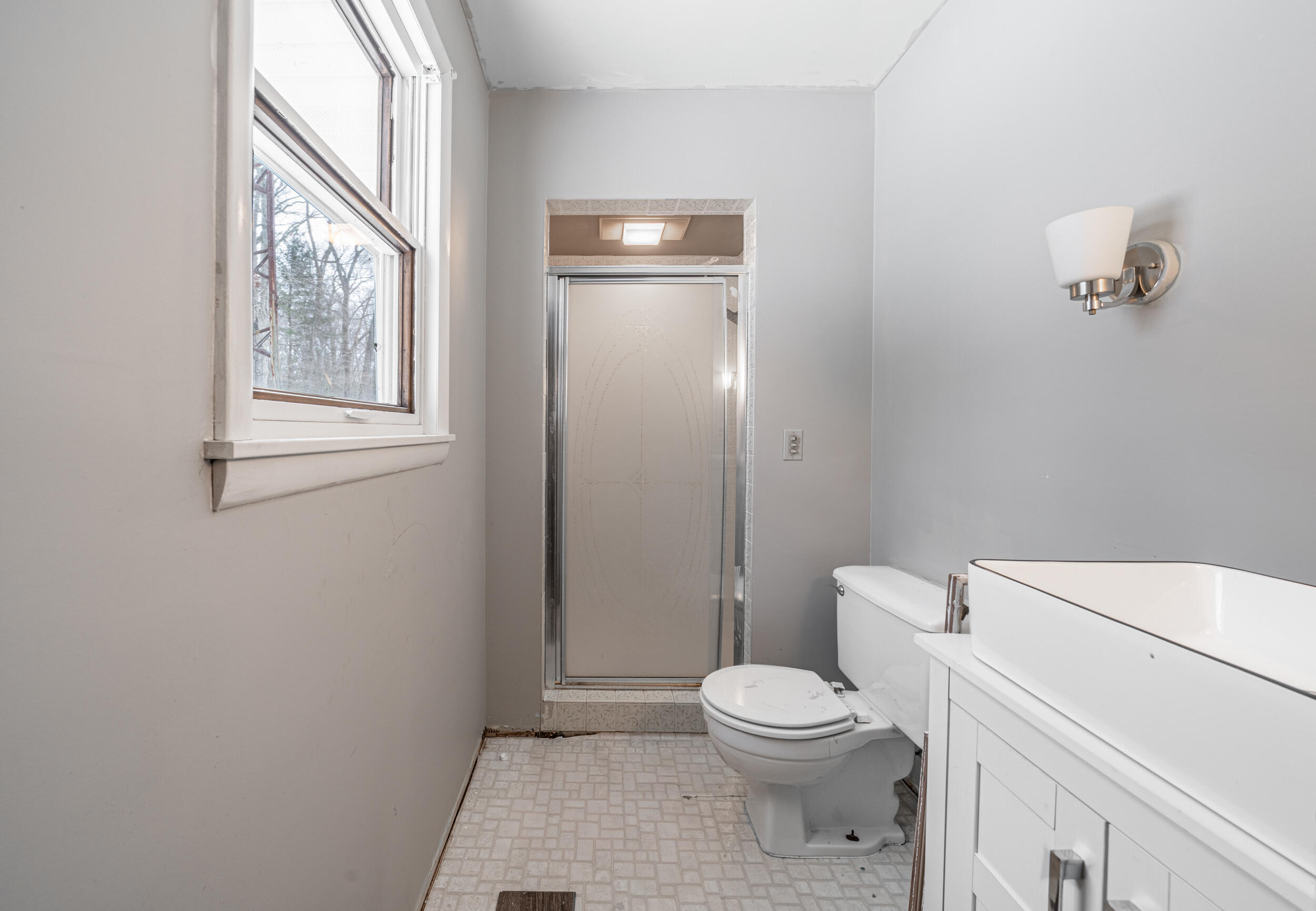 1290 Giles Road Muskegon, MI 49445 - Photo 13 of 28 Primary Ensuite