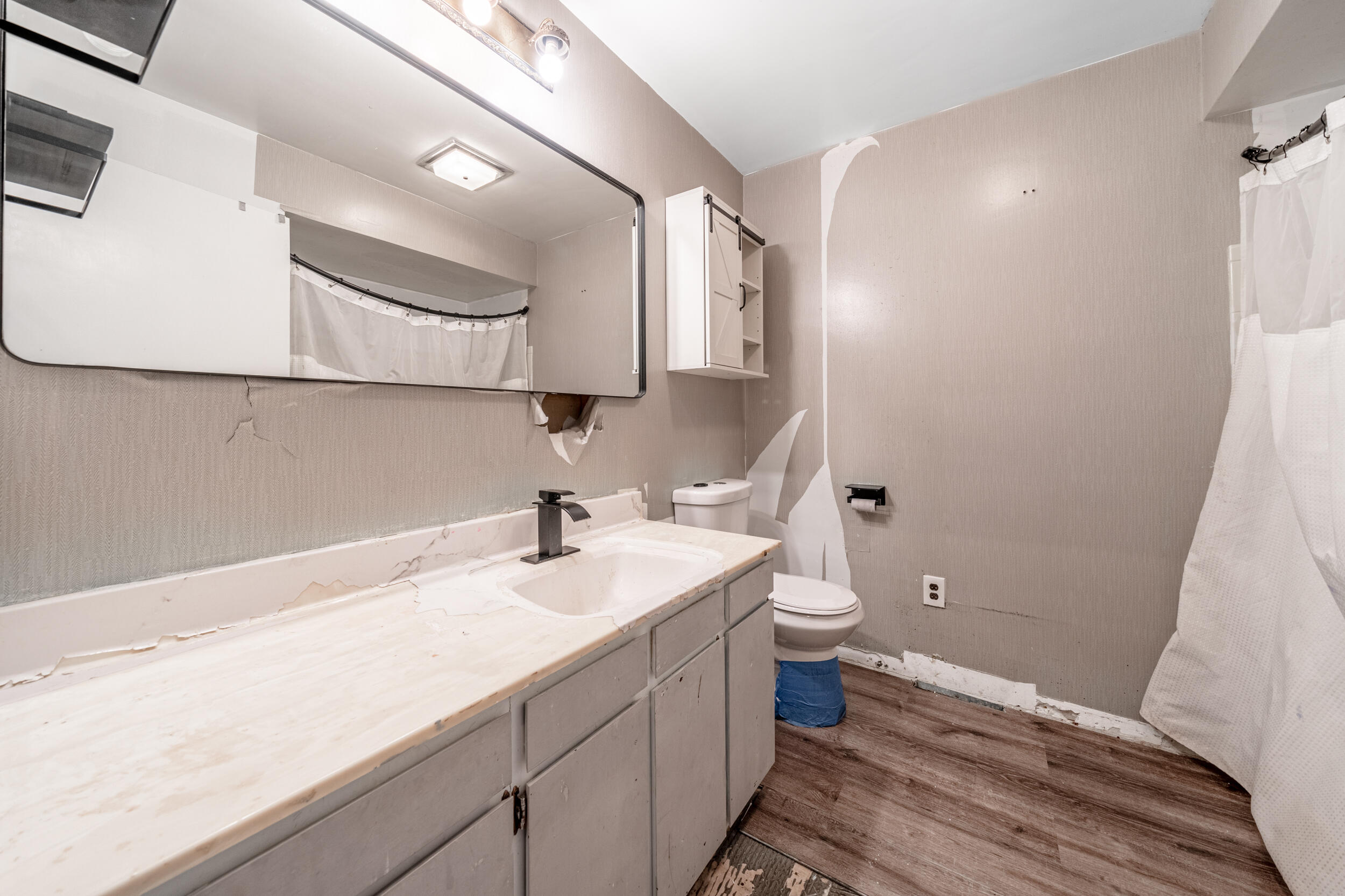1290 Giles Road Muskegon, MI 49445 - Photo 16 of 28 Bathroom