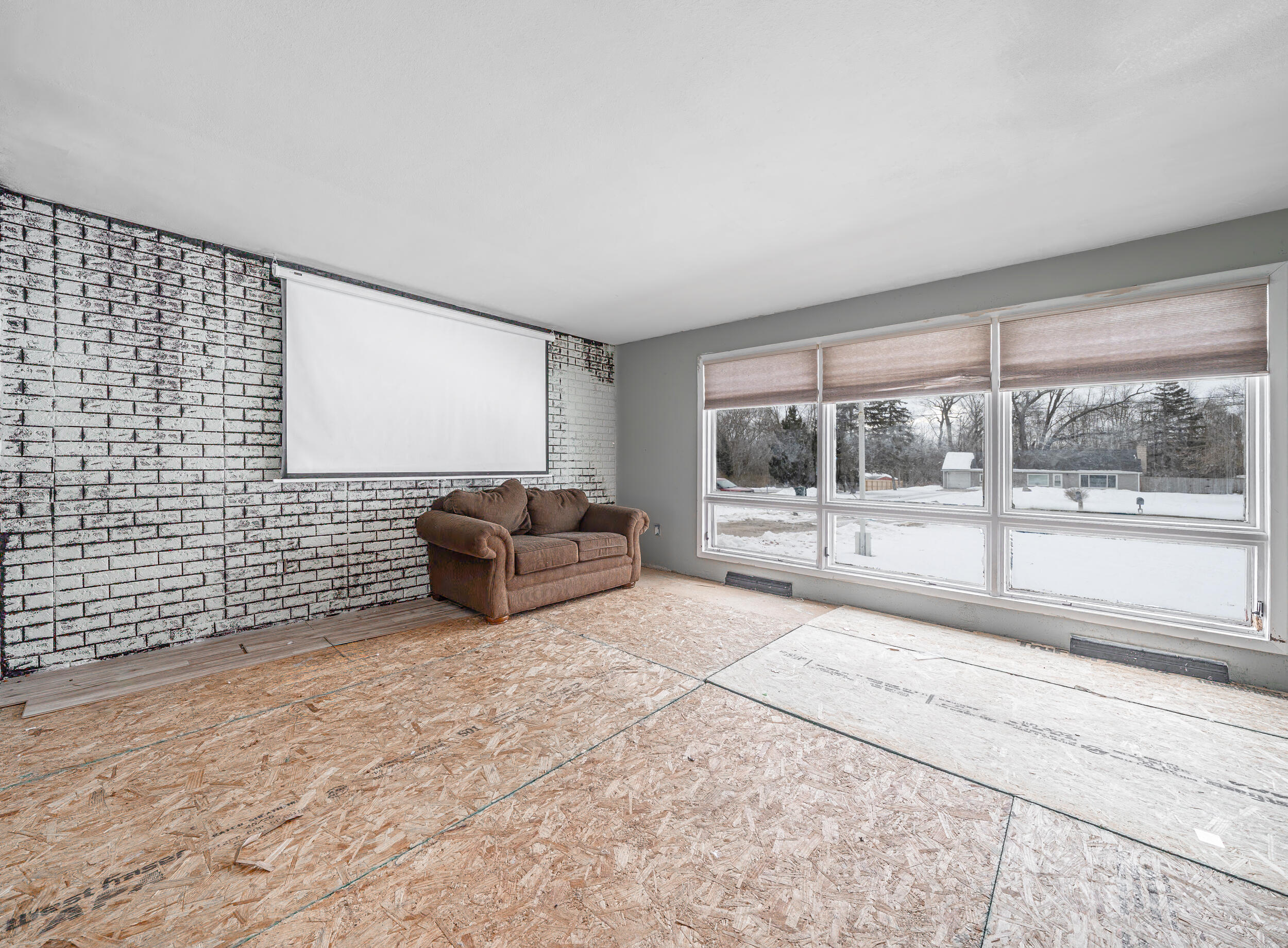 1290 Giles Road Muskegon, MI 49445 - Photo 3 of 28 Living Room