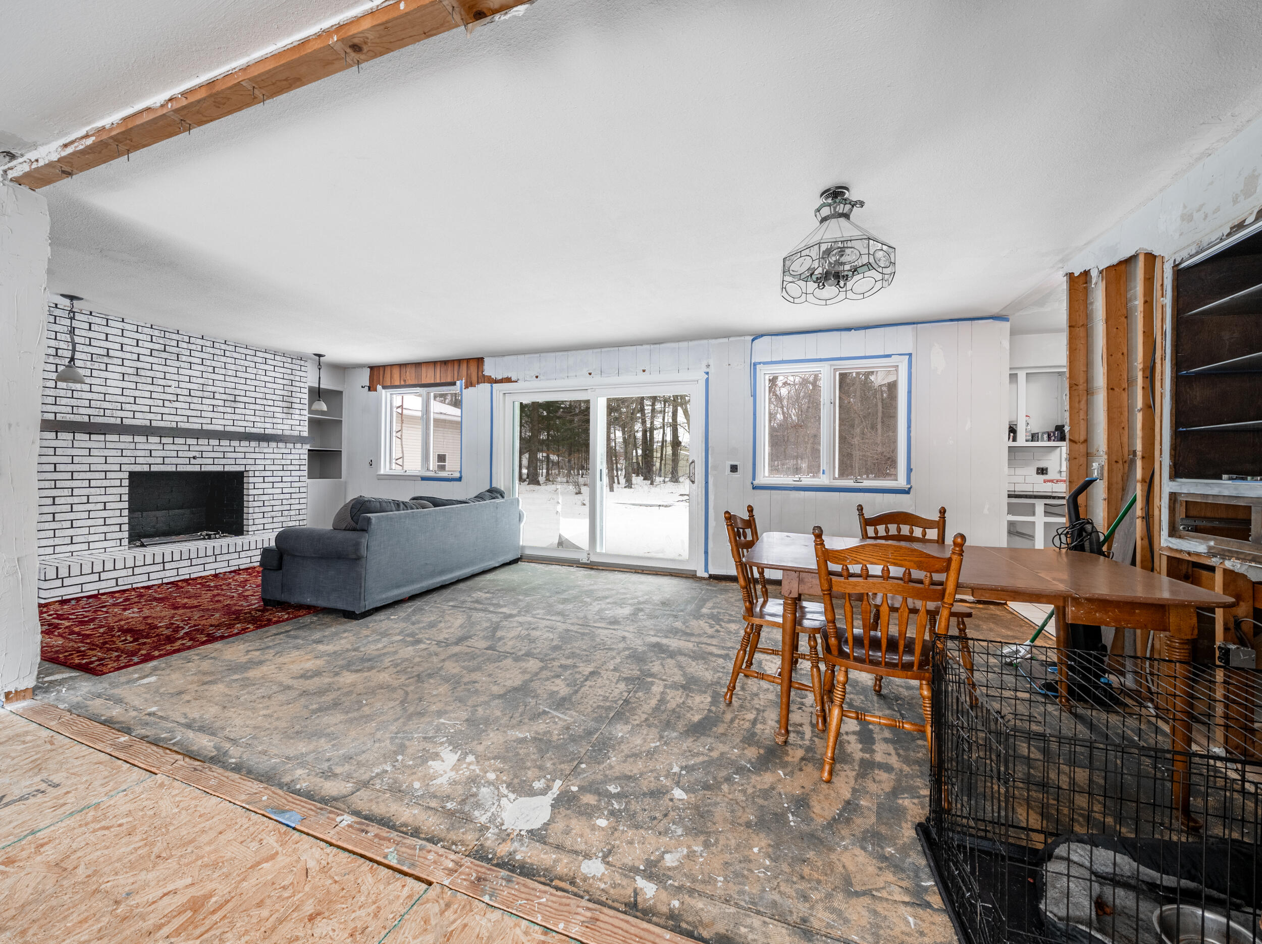 1290 Giles Road Muskegon, MI 49445 - Photo 6 of 28 Dining Area & Family Room