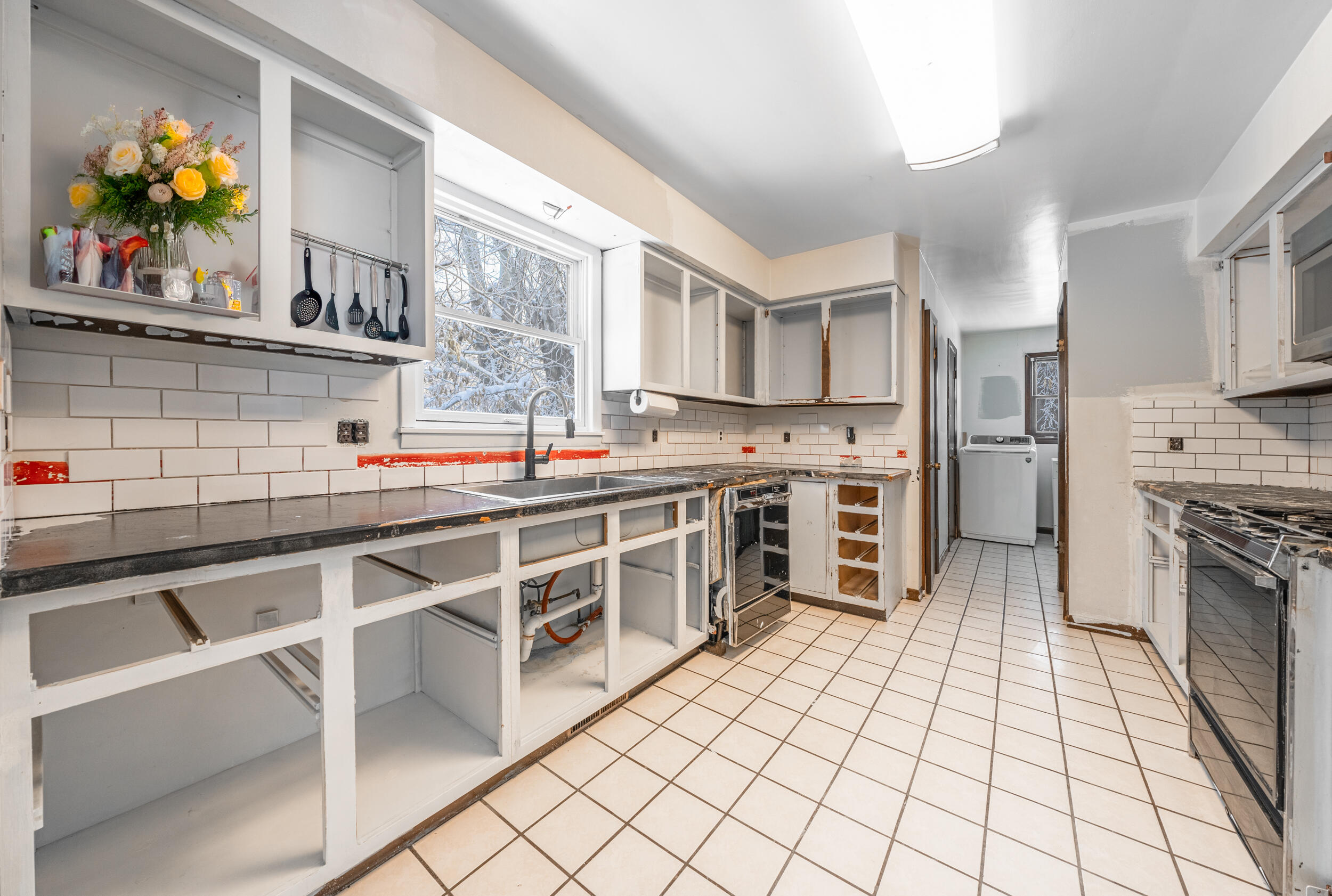 1290 Giles Road Muskegon, MI 49445 - Photo 8 of 28 Kitchen