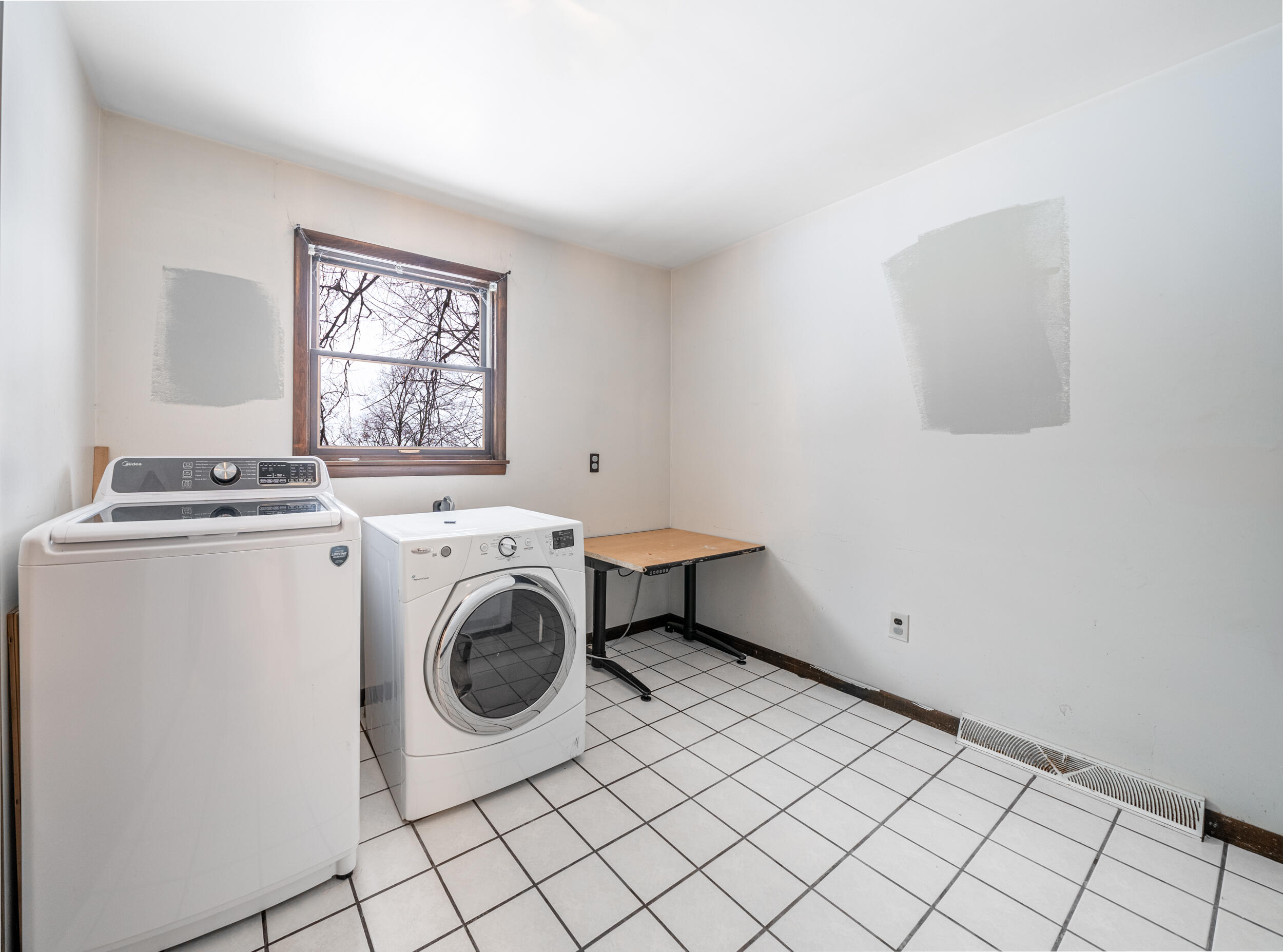 1290 Giles Road Muskegon, MI 49445 - Photo 9 of 28 Laundry Room