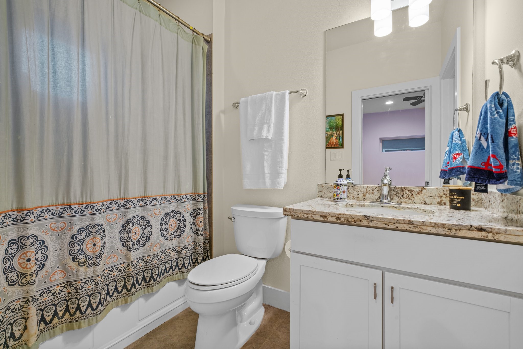 1804 Prospect Street Houston, TX 77004 - Photo 9 of 49 Full bathroom on the first floor near the walk-in closet.