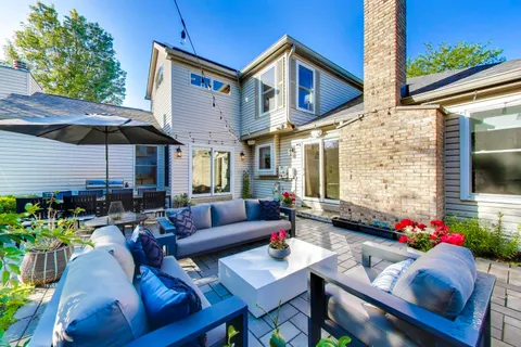 $749,900 | 845 Saugatuck Trail, Vernon Hills, IL 60061