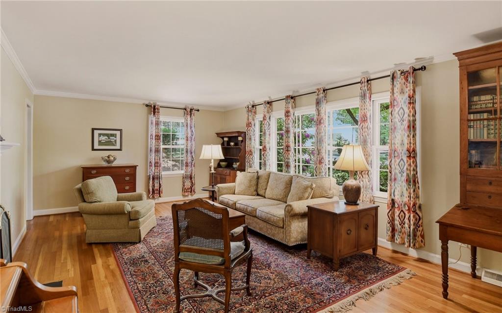 706 Friar Tuck Road Winston-Salem, NC 27104 - Photo 6 of 34 Living room - look at those hardwoods!