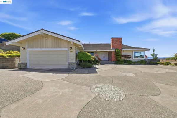 a view of garage yard and front view of a house