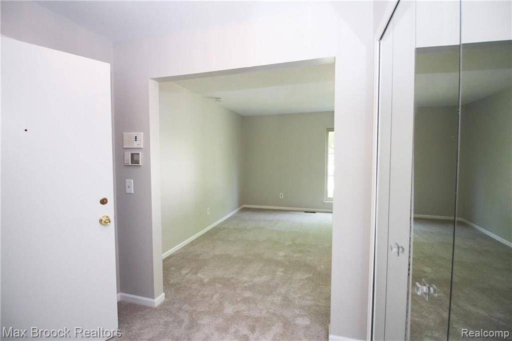 29676 Middlebelt Road Farmington Hills, MI 48334 - Photo 4 of 34