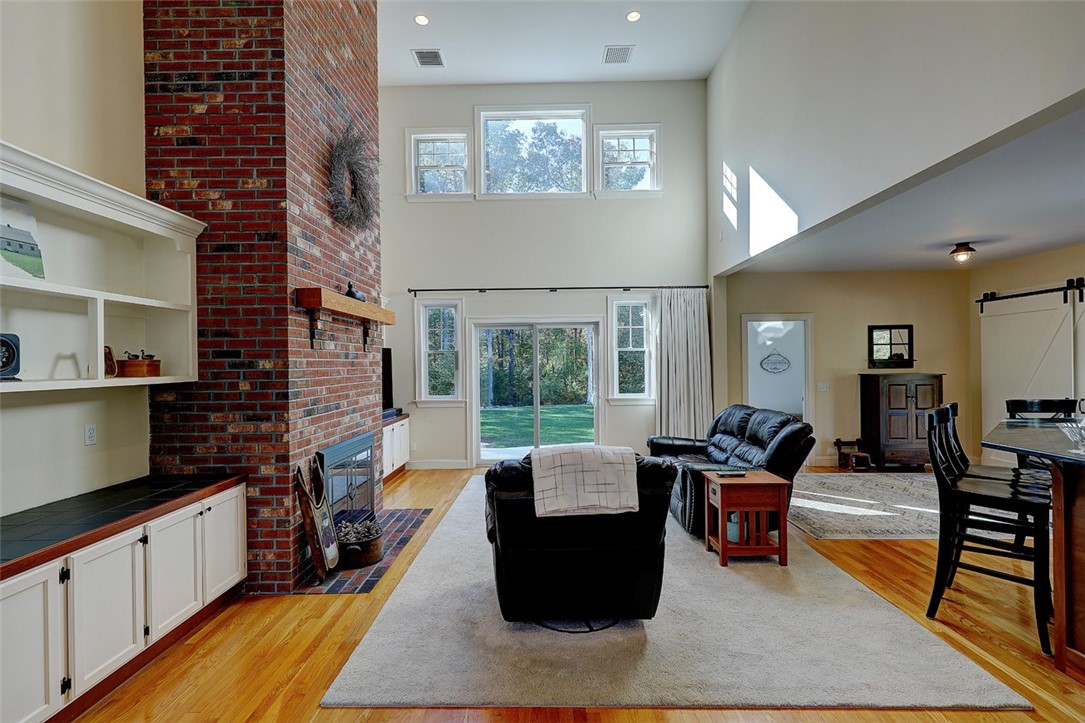 403 Drift Road Westport, MA 02790 - Photo 11 of 40