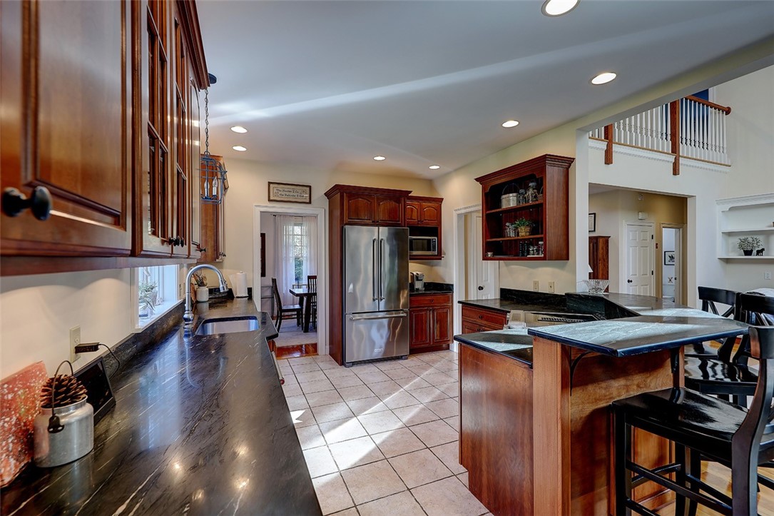 403 Drift Road Westport, MA 02790 - Photo 16 of 40