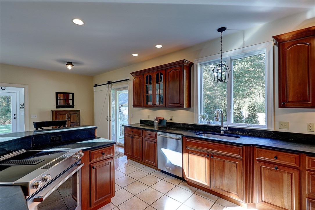 403 Drift Road Westport, MA 02790 - Photo 19 of 40