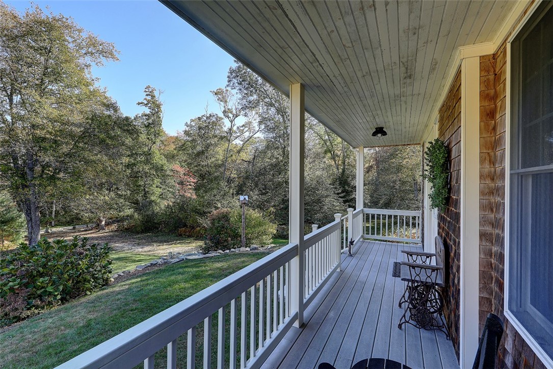 403 Drift Road Westport, MA 02790 - Photo 4 of 40