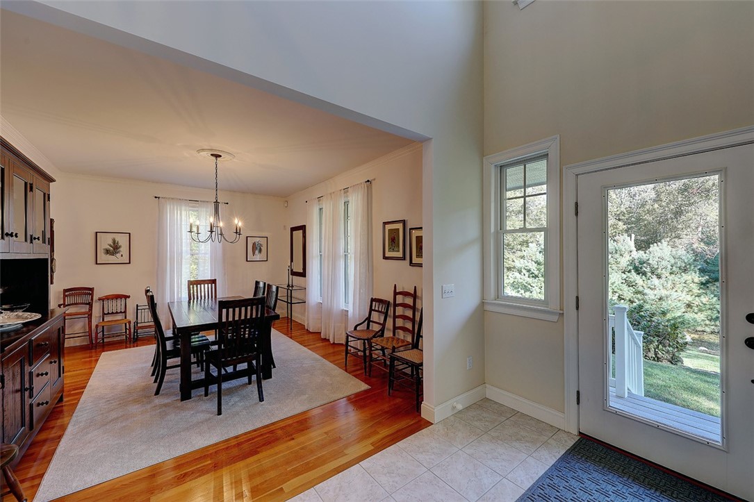 403 Drift Road Westport, MA 02790 - Photo 6 of 40