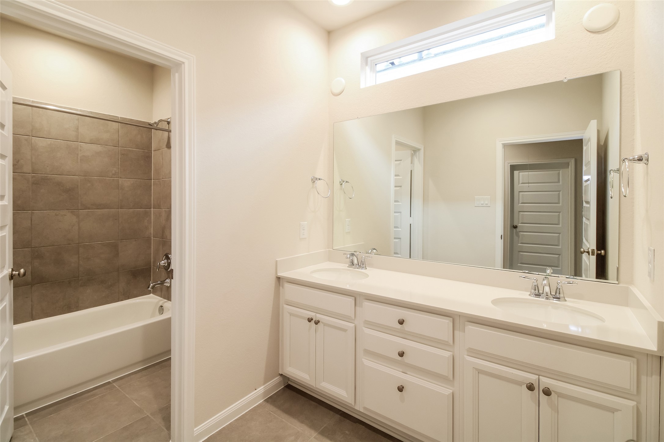 9813 Spring Fern Lane Houston, TX 77080 - Photo 5 of 17