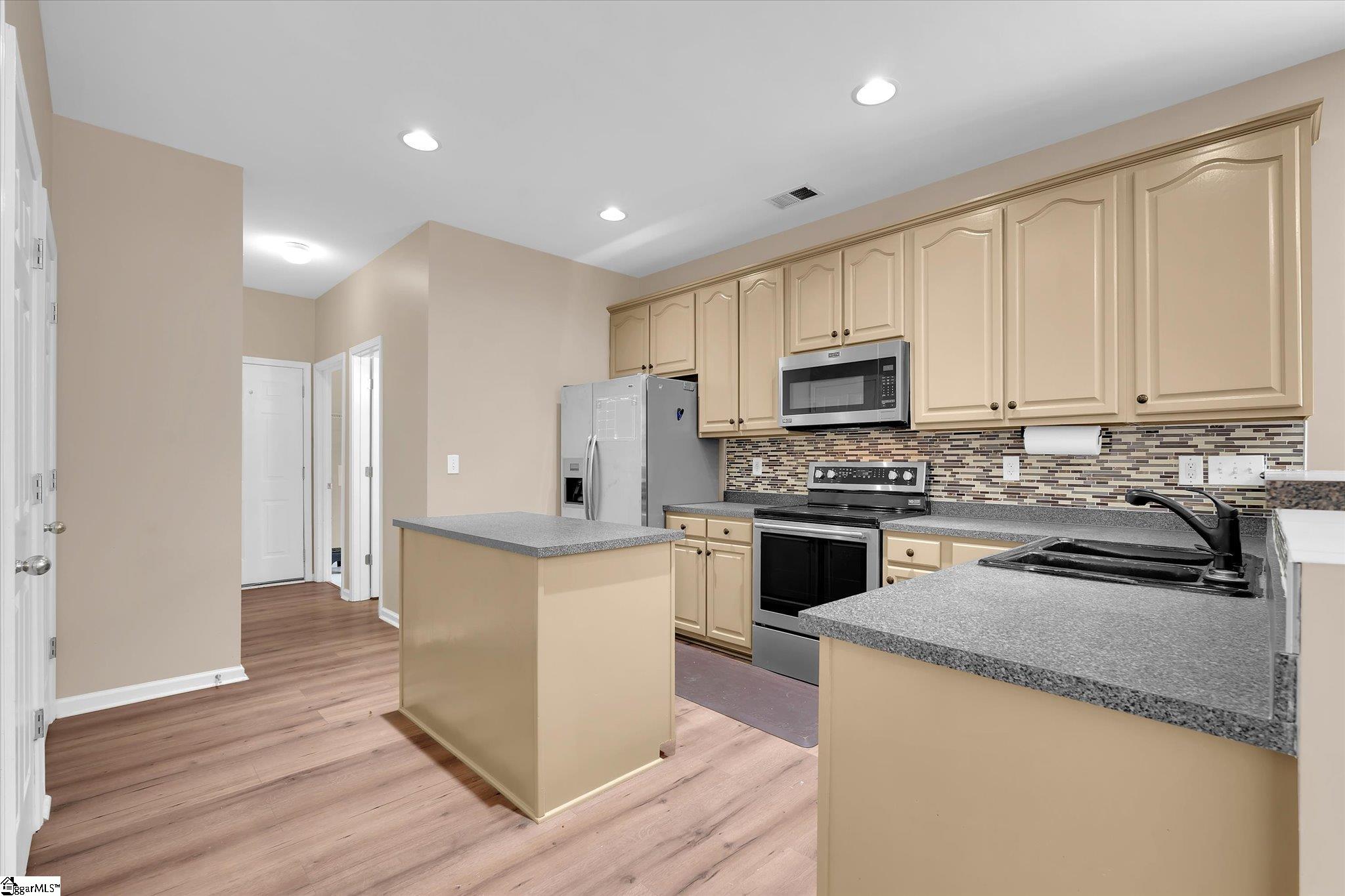 470 Drayton Hall Boulevard Duncan, SC 29334 - Photo 3 of 29