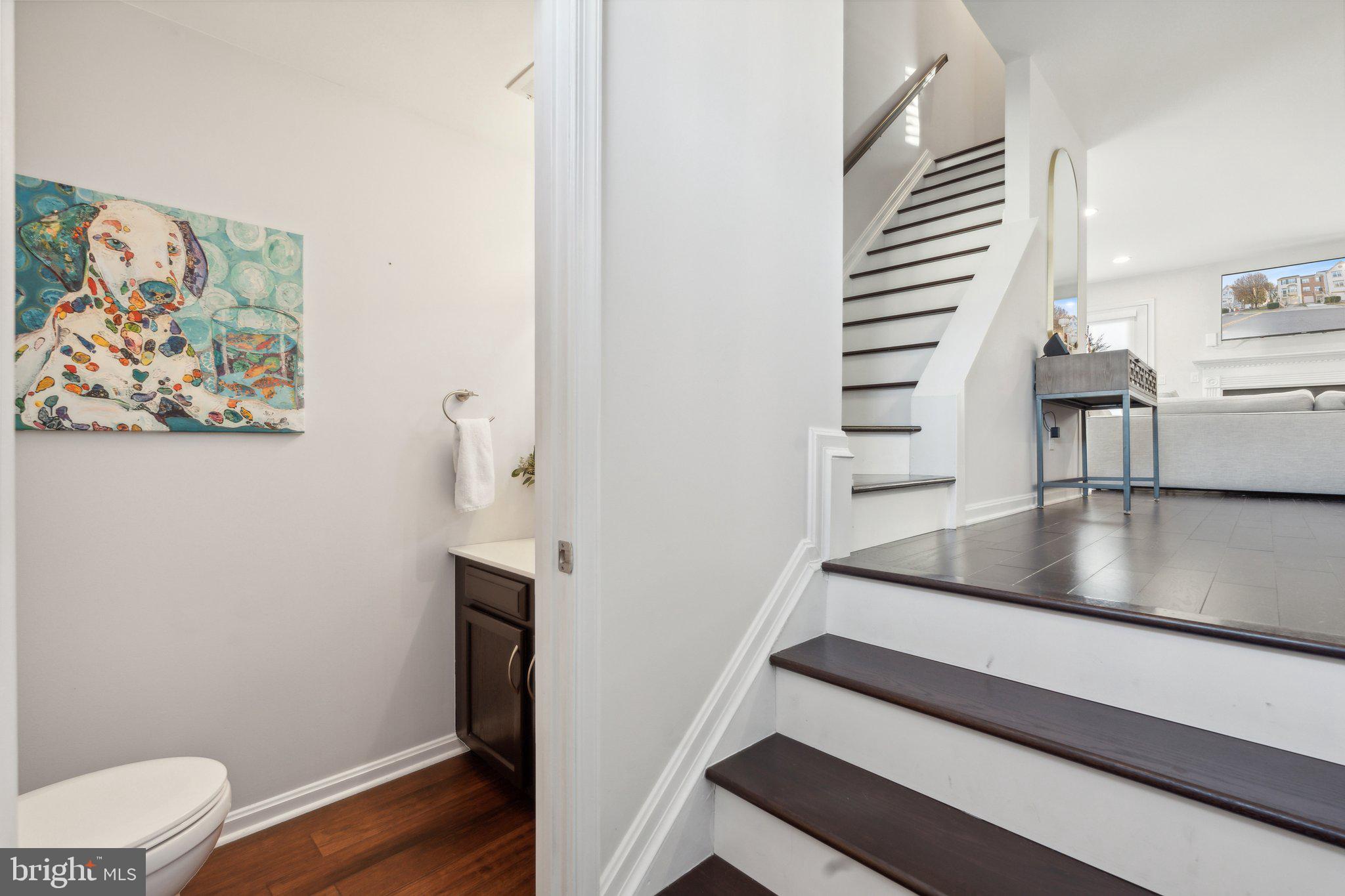 410 McDaniel Drive Purcellville, VA 20132 - Photo 20 of 36 a view of entryway and workspace