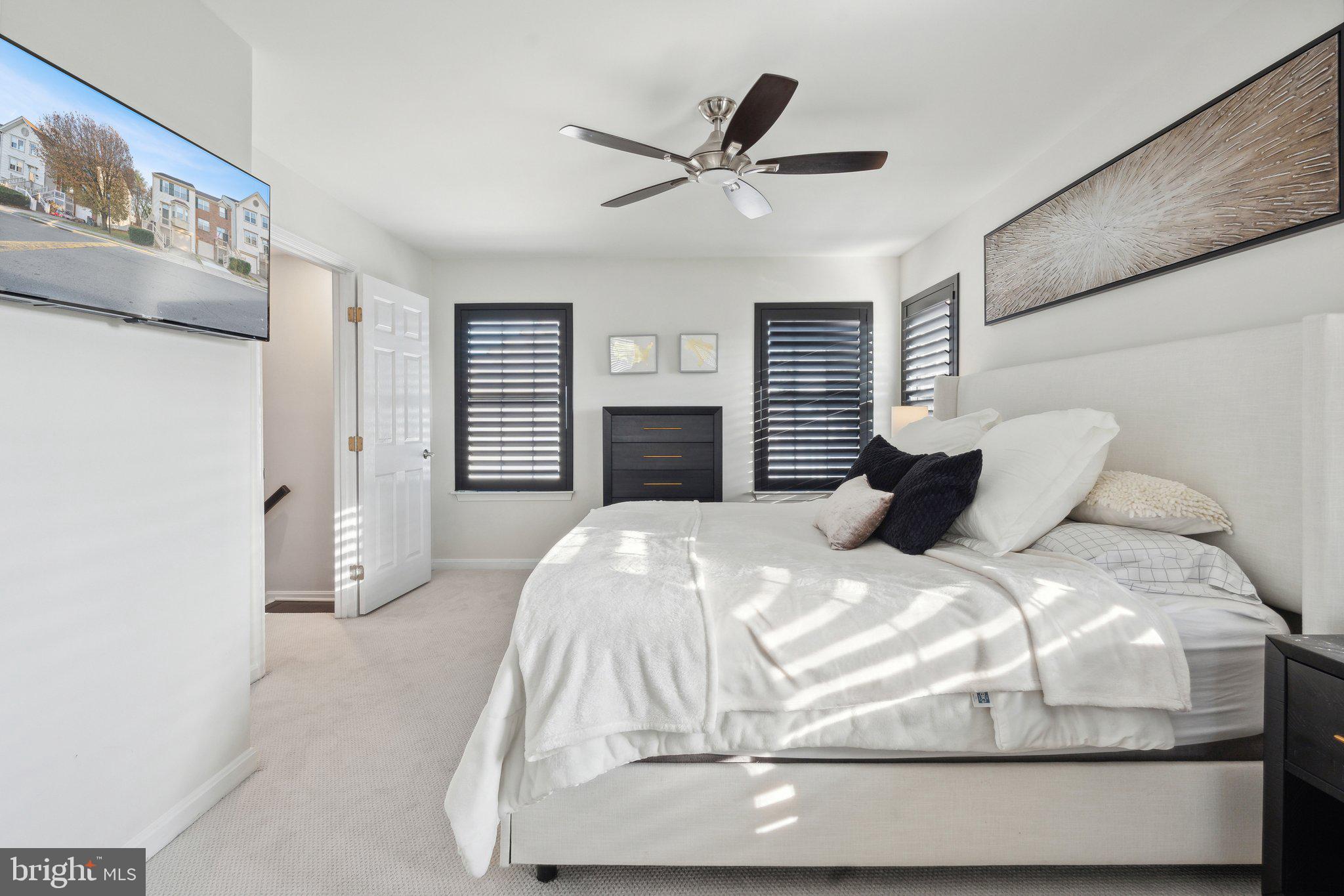410 McDaniel Drive Purcellville, VA 20132 - Photo 23 of 36 a bedroom with a bed and a ceiling fan