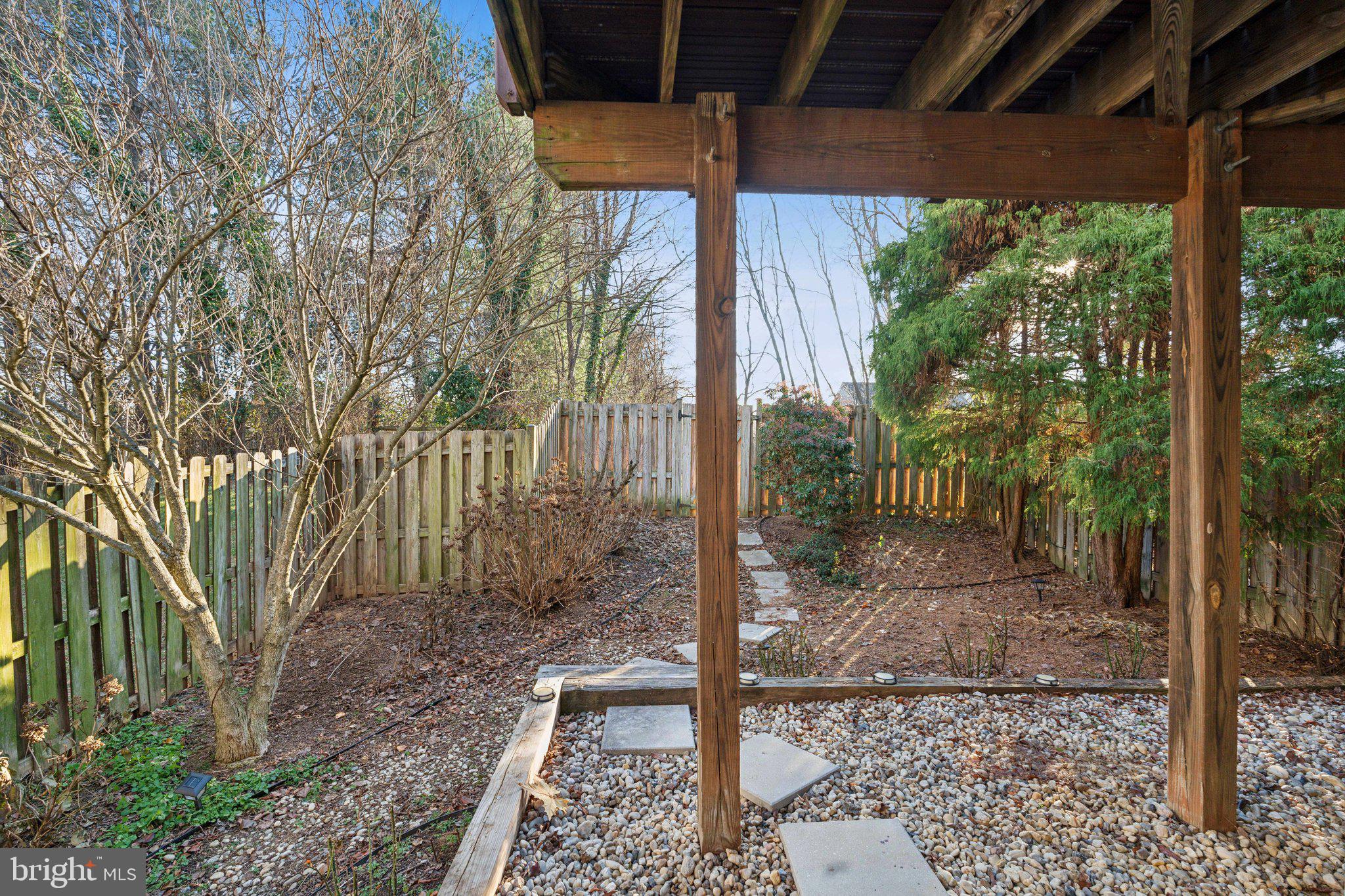 410 McDaniel Drive Purcellville, VA 20132 - Photo 4 of 36 a view of a porch