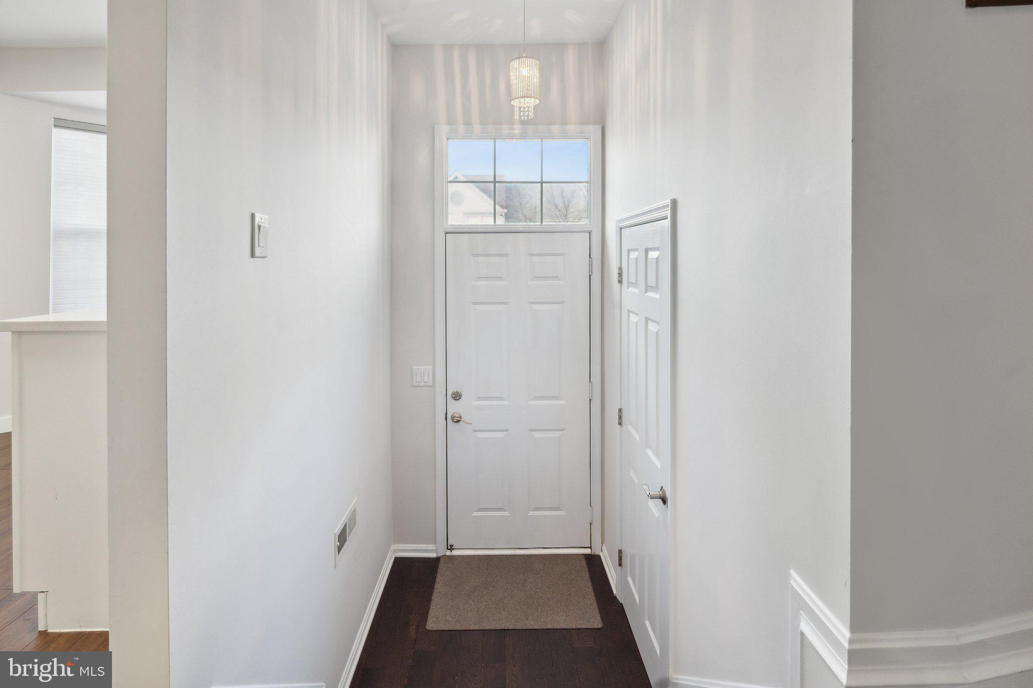 410 McDaniel Drive Purcellville, VA 20132 - Photo 7 of 36 a view of room