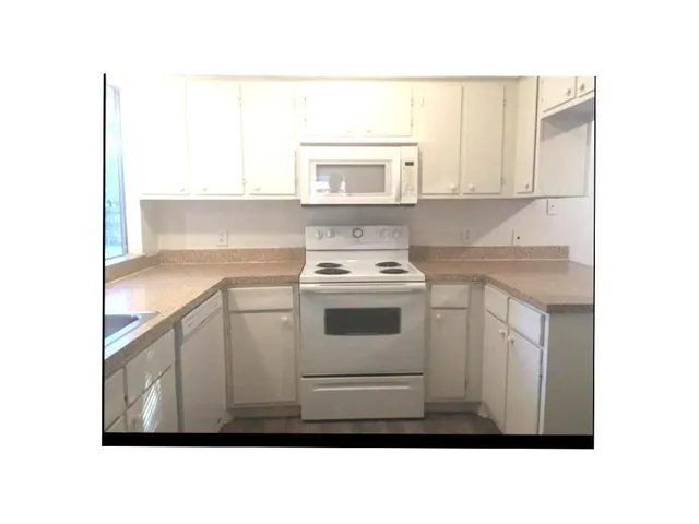 $1,800 | 1302 Mohawk Drive, Arlington, TX 76012