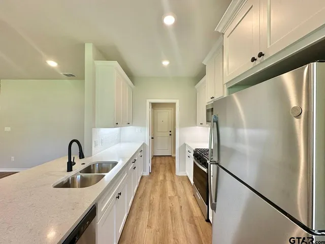 $1,995 | 2404 Henshaw Crk Drive, Unit 101, Tyler, TX 75703