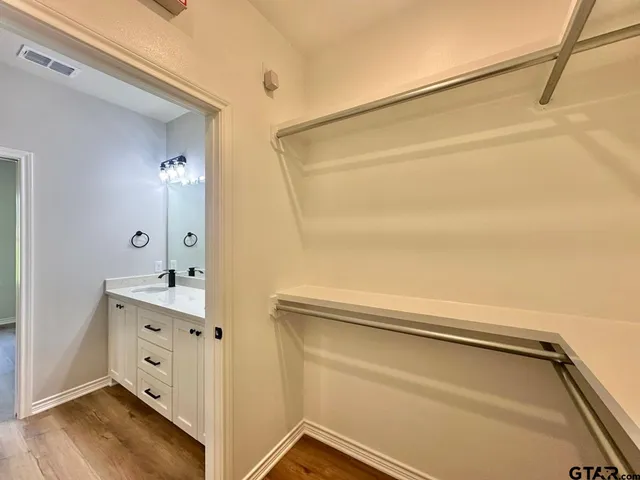 $1,995 | 2404 Henshaw Crk Drive, Unit 101, Tyler, TX 75703