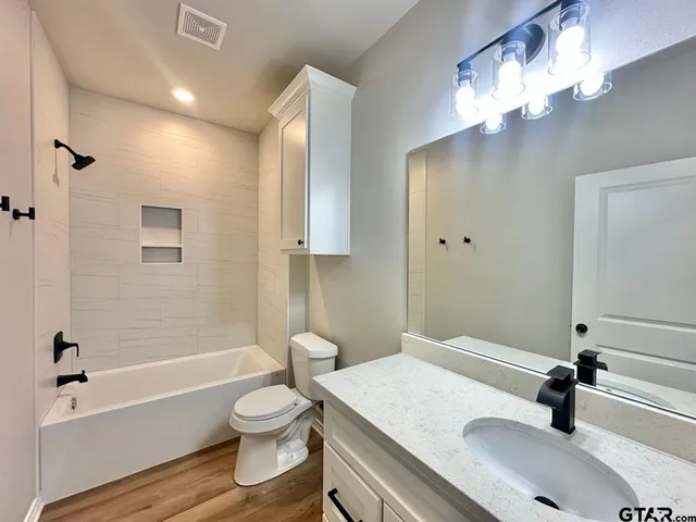 $1,995 | 2404 Henshaw Crk Drive, Unit 101, Tyler, TX 75703