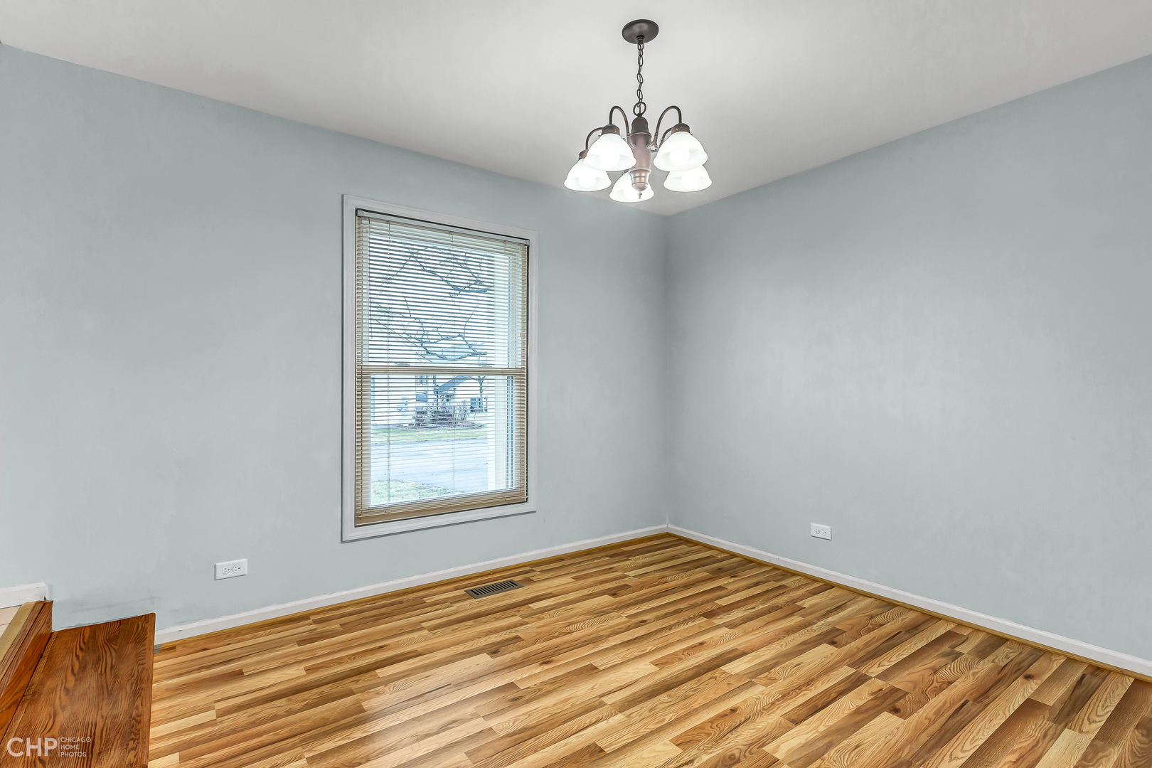 2621 College Hill Circle, Unit 63 Schaumburg, IL 60173 - Photo 6 of 21 a view of empty room with window
