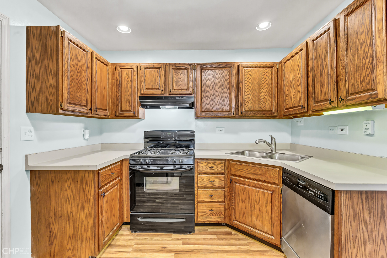 2621 College Hill Circle, Unit 63 Schaumburg, IL 60173 - Photo 7 of 21 a kitchen with stainless steel appliances granite countertop a sink stove and cabinets