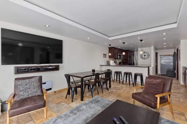 $950,000 | 826 Lakeview Boulevard, Unit 309, Mammoth Lakes, CA 93546