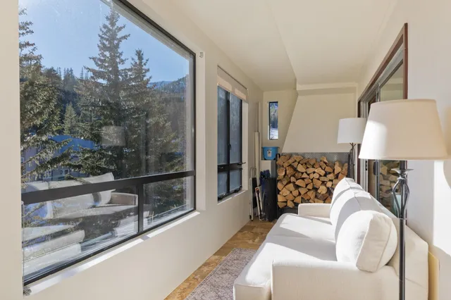 $950,000 | 826 Lakeview Boulevard, Unit 309, Mammoth Lakes, CA 93546