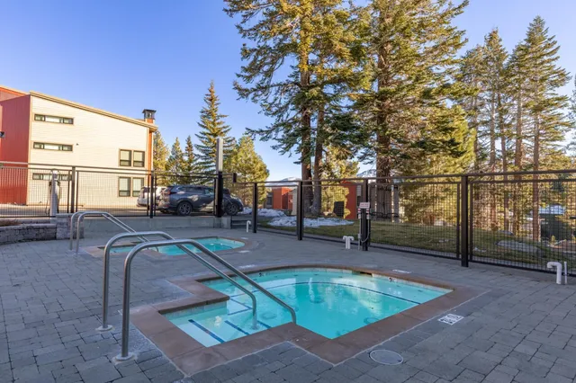 $950,000 | 826 Lakeview Boulevard, Unit 309, Mammoth Lakes, CA 93546