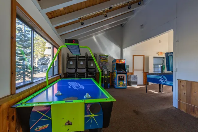 $950,000 | 826 Lakeview Boulevard, Unit 309, Mammoth Lakes, CA 93546