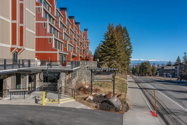 $950,000 | 826 Lakeview Boulevard, Unit 309, Mammoth Lakes, CA 93546
